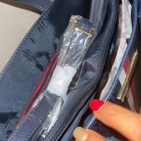 Sold elsewhere TOMMY HILFIGER Women Navy Waverly All
Over Monogram Print - Picture 8 of 12